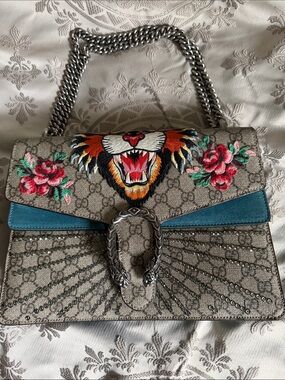 Authentic Gucci Dionysus Embroidered Tiger GG Supreme Shoulder Bag in Beige/Blue